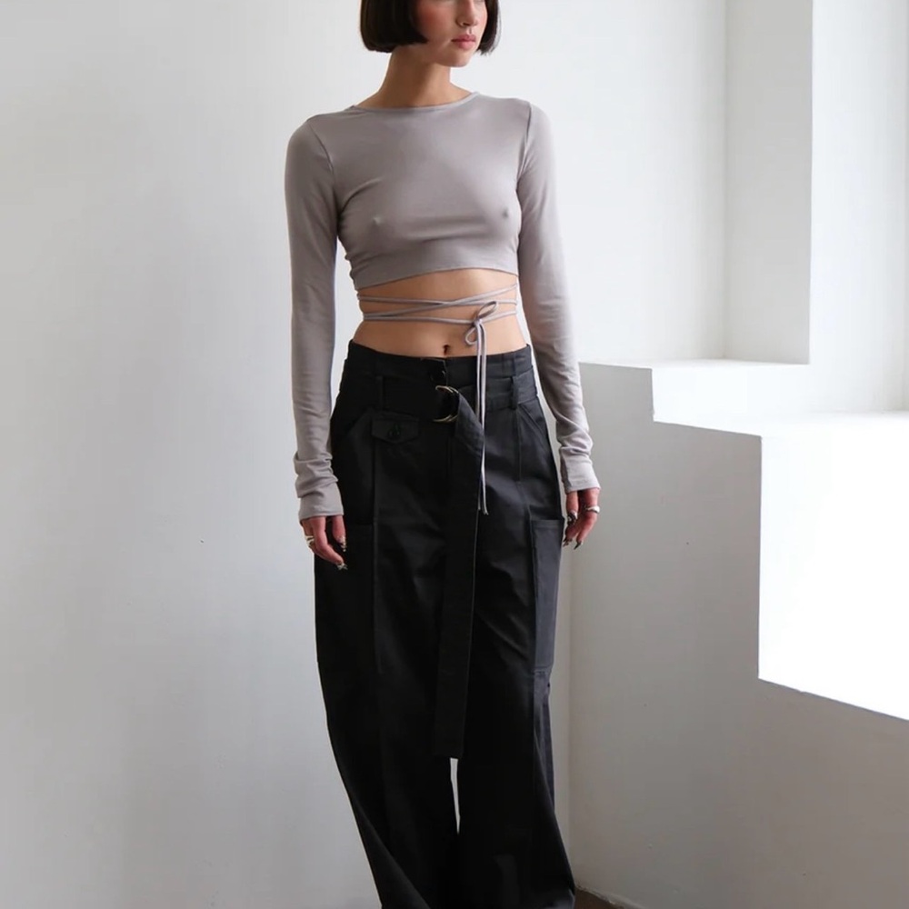 GEEL Elegant light Grey Long Sleeve Crop Top - Picture 2 of 3
